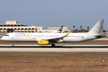 EC-MQL (7621) 2017 Airbus A321-231(WL)