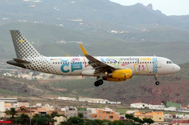 EC-LZM (5877) 2013 Airbus A320-232(WL)