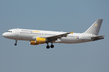 EC-HHA (001221) Airbus A320-214