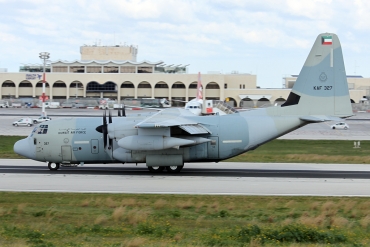 KAF327 (382-5749) Lockheed Martin KC-130J Hercules