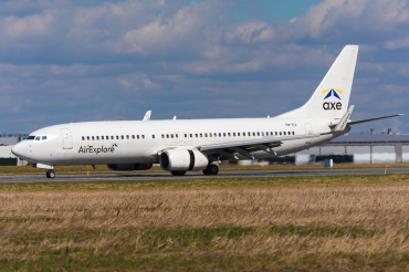 OM-IEX (33016) 2004 Boeing 737-8BK(WL)