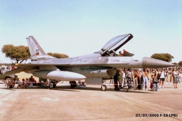 15112 (AA-12) 1994 General Dynamics F-16A Fighting Falcon