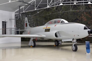 1923 (580-1189) 1957 Lockheed T-33A Shooting Star