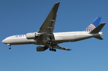 N781UA (26945) 1996 Boeing 777-222