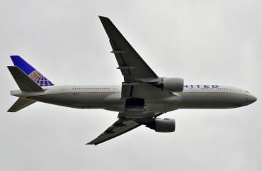 N216UA (30549) 2000 Boeing 777-222 ER