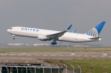 N670UA (29240) 1999 Boeing 767-322(ER)