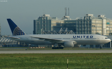 N768UA (26919) 1995 Boeing 777-222