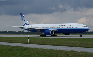 N769UA (26921) 1995 Boeing 777-222