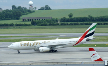 A6-EKR (251) 1999 Airbus A330-243