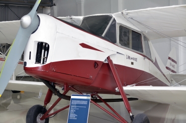 CR-AAC (8104) DeHavilland DH-87B Hornet Moth