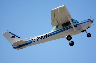 D-EVUW (15282327) Cessna 152 II