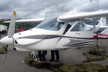 OK-NUF 28 WD Flugzeugbau Evolution E100