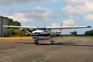 G-AVJF (0393) 1967 Reims-Cessna F172H Skyhawk