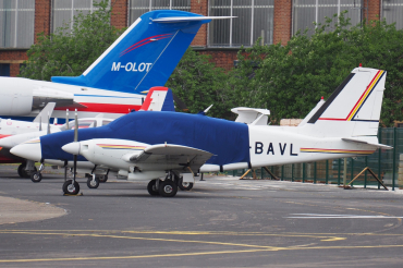 G-BAVL (27-4671) 1973 Piper PA-23-250 Aztec