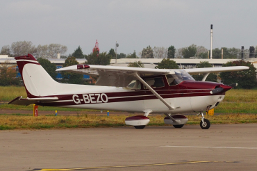 G-BEZO (172-1392) 1978 Reims-Cessna F172M Skyhawk