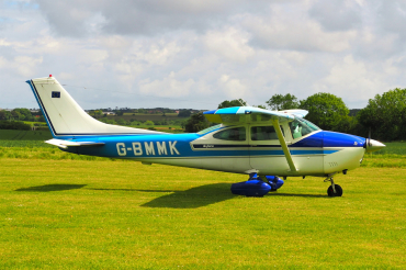 G-BMMK (182-64117) 1975 Cessna 182P Skylane