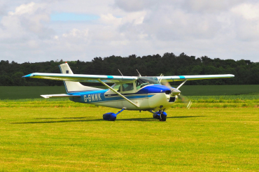 G-BMMK (182-64117) 1975 Cessna 182P Skylane