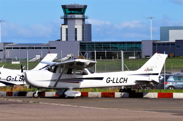 G-LLCH (172S8822) 2001 Cessna 172S Skyhawk SP