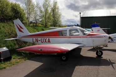 LN-UXA (28-23020) Piper PA-28-140 Cherokee