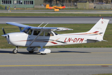LN-DFM (172S10422) Cessna 172S Skyhawk