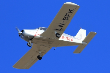 LN-BFK (28-7325139) Piper PA-28-140 Cherokee F