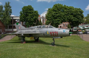 9321 516999321 Mikoyan-Gurevich MiG-21UM