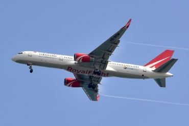 VQ-BTM (26253) 1999 Boeing 757-256(WL)