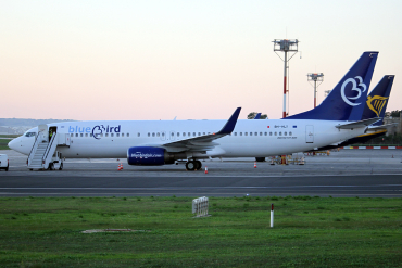 9H-HLY (30477) 2001 Boeing 737-85F(WL)