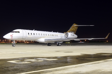 P4-BFK (9098) 2001 Bombardier BD-700-1A10 Global Express