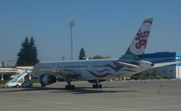 UP-B5702 (cn 25083) Boeing 757-21B