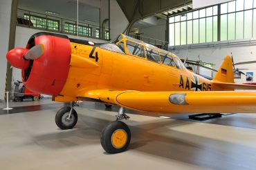 AA+615 · Canadian Car & Foundry T-6H Harvard Mk.4 · (GWW / EDUG)