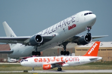OE-LAT (cn 25273) Boeing 767-31AER