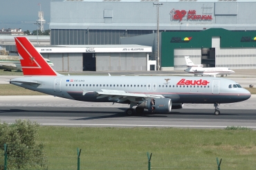 OE-LBQ (1137) 1999 Airbus A320-214
