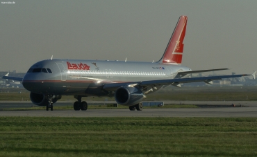 OE-LBQ (1137) 1999 Airbus A320-214