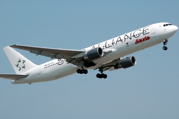 OE-LAT (cn 25273) Boeing 767-31AER