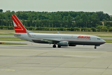 OE-LNQ (cn 30421) Boeing 737-8Z9