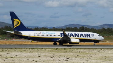 EI-EFA (35005) 2009 Boeing 737-8AS(WL)