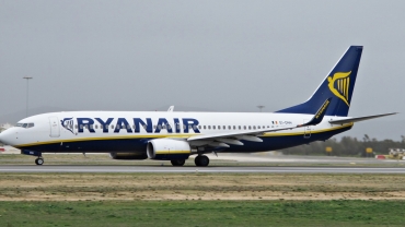 EI-DHH (33817) 2005 Boeing 737-8AS(WL)