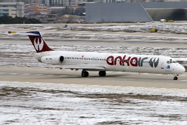 TC-AKN (cn 53186) McDonnell Douglas MD-83