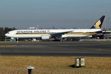 9V-SYF (30868) 2001 Boeing 777-312