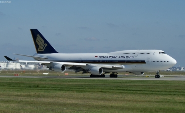 9V-SPO (cn 28028) Boeing 747-412