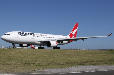 VH-EBB (522) 2002 Airbus A330-202