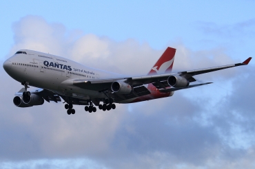 VH-OJS (25564) 1999 Boeing 747-438
