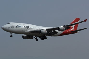 VH-OJT, (cn 25565), Boeing 747-438