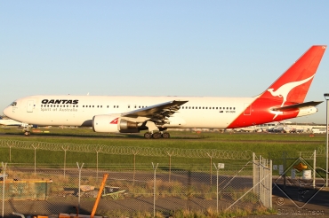 VH-OGM (25575) 1992 Boeing 767-338(ER)