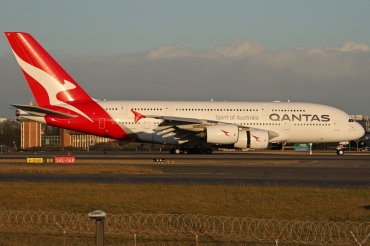VH-OQC (022) 2008 Airbus A380-842