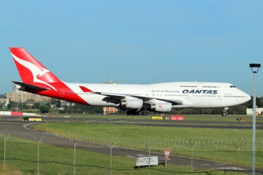 VH-OJU (25566) 2000 Boeing 747-438