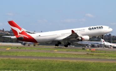 VH-QPD (574) 2004 Airbus A330-303