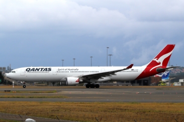 VH-QPG (603) 2004 Airbus A330-303
