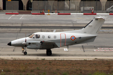 099 · Embraer EMB-121AA Xingu · MLA / LMML